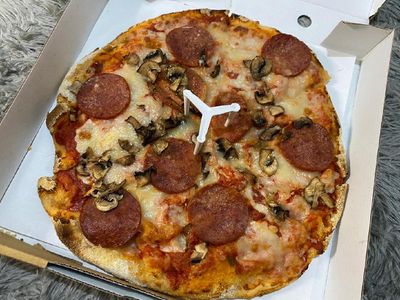 Yummy! Cicip Pizza Gaya Roma yang Dibuat Langsung oleh Chef Italia