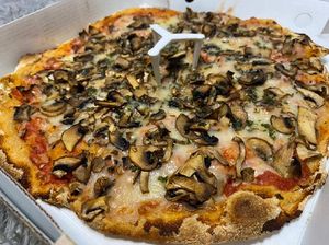 Mamma Mia! Renyah Gurih Pizza Autentik Roma Buatan Chef Italia 