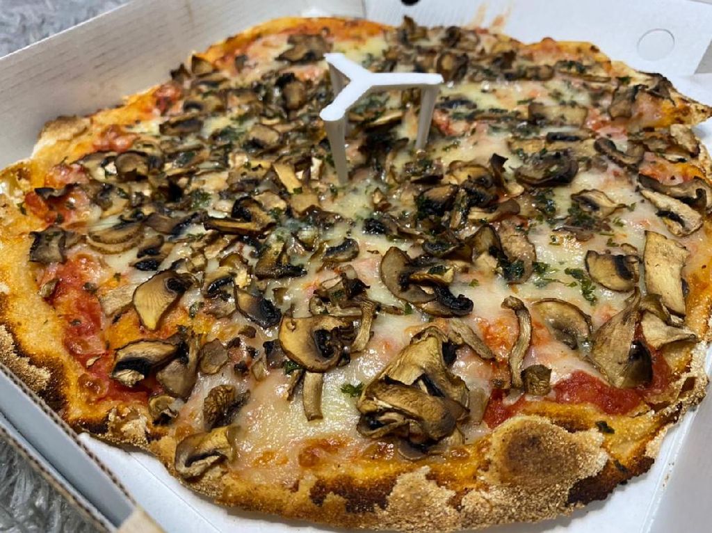 Mamma Mia! Renyah Gurih Pizza Autentik Roma Buatan Chef Italia 