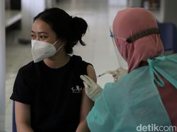 Warga Bukittinggi juga Antusias Terima Vaksin COVID-19