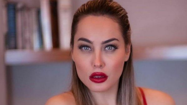 Foto: Model Ini Sempat Viral karena Beri Janji Syur ke Pemain Bola Italia