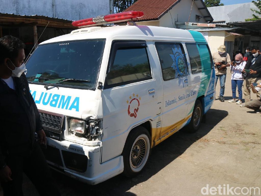 Detik-detik Laka Beruntun 3 Ambulans yang Diviralkan Ugal-ugalan di Kudus