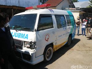 Detik-detik Laka Beruntun 3 Ambulans yang Diviralkan Ugal-ugalan di Kudus Detik-detik Laka Beruntun 3 Ambulans yang Diviralkan Ugal-ugalan di Kudus