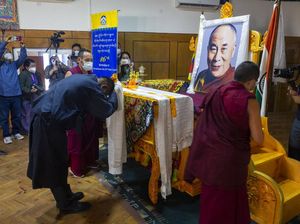 Perayaan Ulang Tahun ke-86 Dalai Lama dari Pengasingan Perayaan Ulang Tahun ke-86 Dalai Lama dari Pengasingan