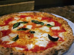 4 Perbedaan Pizza Italia dan Amerika, Adonan Kulit hingga Topping 4 Perbedaan Pizza Italia dan Amerika, Adonan Kulit hingga Topping