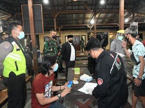 Kelabui Petugas, Kafe di Pasuruan Padamkan Lampu Saat PPKM Darurat Kelabui Petugas, Kafe di Pasuruan Padamkan Lampu Saat PPKM Darurat