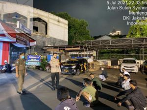 Puluhan Remaja Nongkrong di Menteng Saat PPKM Darurat, Polisi: Angkut!