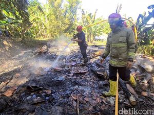 Pilu Hansip di Sukabumi, Rumahnya Habis Dilalap Api