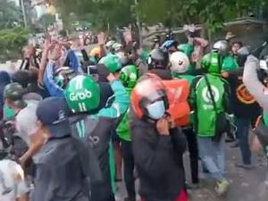 Tawuran Ojol Vs Mata Elang di Jakpus, Polisi Usut Penganiayaan-Perusakan