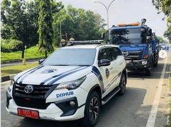 Kasih Jalan! Ini Kendaraan Pembawa Tabung Oksigen untuk Disebar ke RS