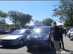 Vaksinasi COVID-19 Bikin Jalan Macet, Walkot Surabaya Atur Lalin hingga Teriak