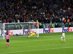 Donnarumma Jagonya Adu Penalti