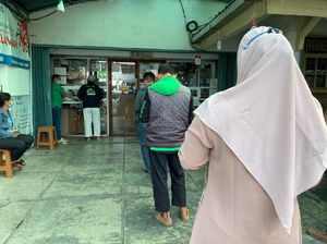 Kasus COVID-19 Melonjak, Vitamin di Apotek Ludes Diborong