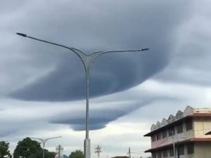 Kala Awan UFO Unik Hiasi Langit Serambi Mekah tapi Berbahaya