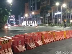 Kondisi Terkini Bundaran Waru yang Ditutup: Lengang, Water Barrier Dipertebal