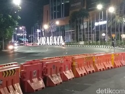 Kondisi Terkini Bundaran Waru yang Ditutup: Lengang, Water Barrier Dipertebal