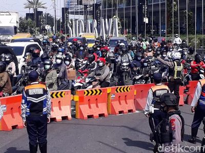 Ada PPKM Darurat, Bundaran Waru Macet