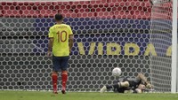 Kegagalan Edwin Cardona memastikan kegagalan Kolombia ke final. (Foto: AP/Eraldo Peres)