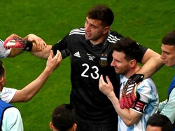 Messi Minggir Dulu, Ini Momennya Emiliano Martinez