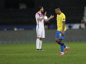 Argentina vs Brasil: Gabriel Jesus Absen akibat Tendangan Kungfu Argentina vs Brasil: Gabriel Jesus Absen akibat Tendangan Kungfu