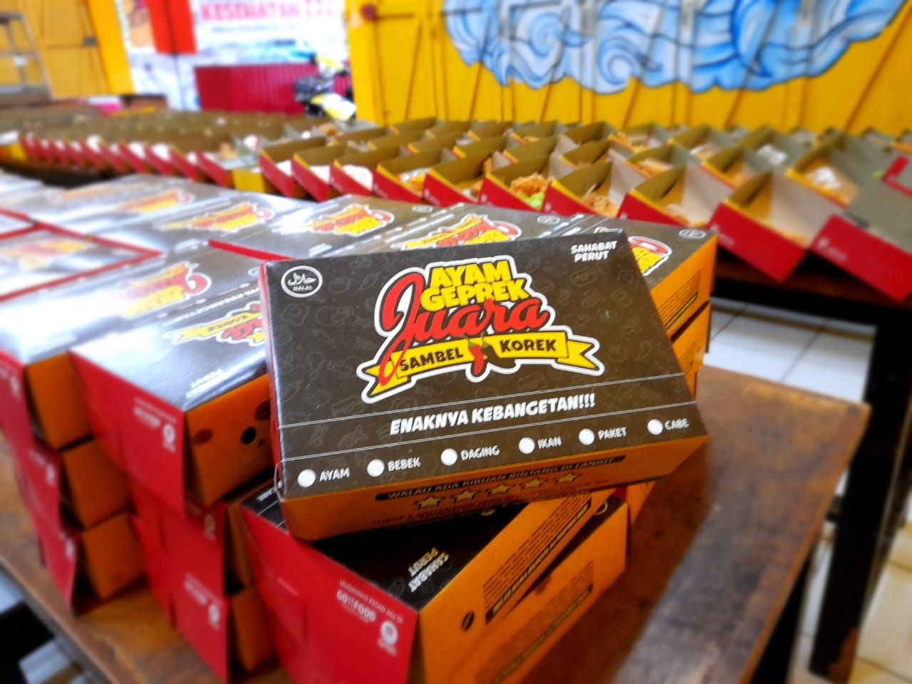 Gerai Ayam Geprek Juara Bagikan Makanan Gratis untuk Penderita Covid-19 yang Isolasi Mandiri