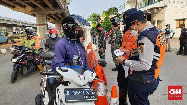 Hari Kelima PPKM Darurat, Pos Penyekatan Kalimalang Lengang Suasana pos penyekatan pertigaan Lampiri, Kalimalang, Jakarta Timur terpantau lengang pada hari kelima pelaksanaan Pemberlakuan Pembatasan Kegiatan Masyarakat (PPKM) Darurat.