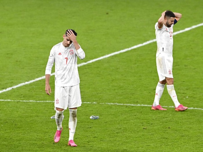 Italia mengalahkan Spanyol 4-2 lewat adu penalti setelah laga imbang 1-1 selama 120 menit. Gli Azzurri berhak ke final Piala Eropa 2020.