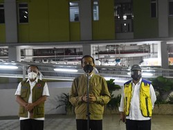 Malam-malam, Jokowi Tinjau Kesiapan Rusun Pasar Rumput Tempat Isolasi COVID