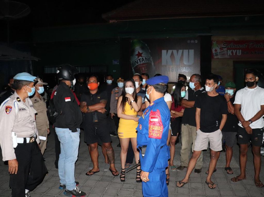 Kafe di Bali Digerebek saat PPKM Darurat, 12 Orang Diamankan Polisi Kafe di Bali Digerebek saat PPKM Darurat, 12 Orang Diamankan Polisi