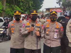 Polisi Bakal Tes Swab Pengendara Ngeyel di Pos Penyekatan PPKM Darurat Polisi Bakal Tes Swab Pengendara Ngeyel di Pos Penyekatan PPKM Darurat