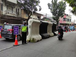 Hari ke-9 PPKM Darurat, 136 Kendaraan Disekat di Lenteng Agung