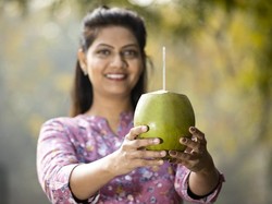 Minum Air Kelapa Hijau Plus Air Jeruk Nipis Bisa Sembuhkan COVID-19, Ini Faktanya!