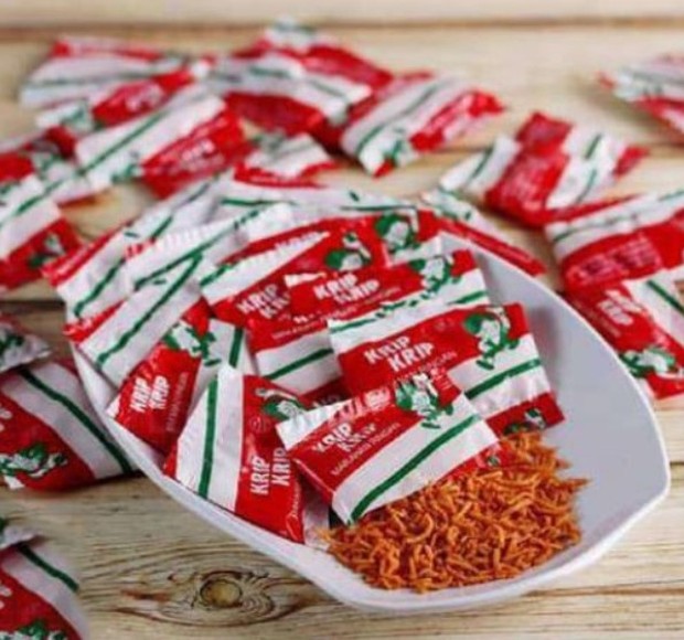 Krip-krip: Jajanan snack 90an/ sumber: bukalapak.com Krip-krip: Jajanan snack 90an
