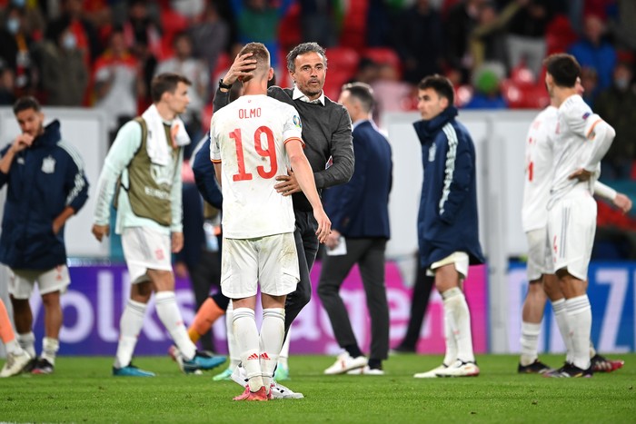 LONDON, ENGLAND - JULY 06: Luis Enrique, Head Coach of Spain consoles Dani Olmo of Spain following their teams defeat in a penalty shoot out during the UEFA Euro 2020 Championship Semi-final match between Italy and Spain at Wembley Stadium on July 06, 2021 in London, England. (Photo by Andy Rain - Pool/Getty Images)