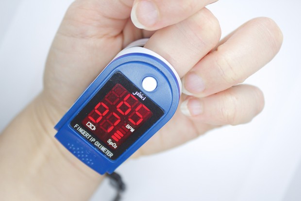 Oximeter untuk mengukur tingkat saturasi oksigen/pixabay.com/