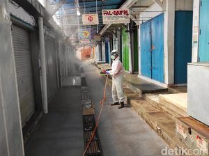 3 Pedagang Positif Antigen, Pasar Banyuwangi Disemprot Disinfektan 3 Pedagang Positif Antigen, Pasar Banyuwangi Disemprot Disinfektan
