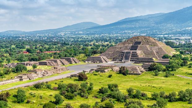 Passageways underneath the Pyramid of the Sun, Teotihuacan, Meksiko