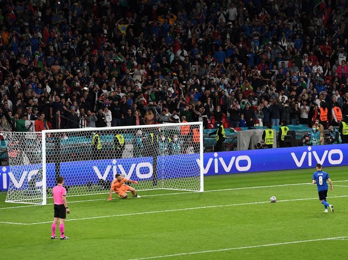 Italia melaju ke final Euro 2020 setelah menyingkirkan Spanyol dalam drama adu penalti. Salah satu penalti yang menjadi penentu kemenangan dilakukan oleh Jorginho.