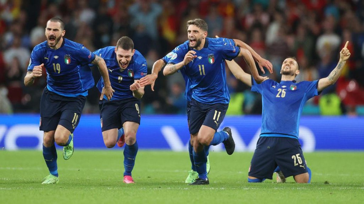 Italia ke final usai mengatasi Spanyol lewat adu penalti. (Foto: Getty Images/Carl Recine - Pool)