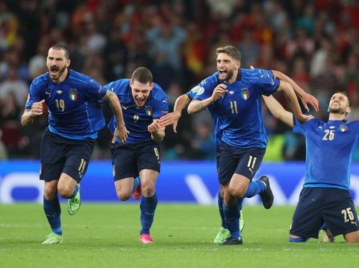 Italia melaju ke final Euro 2020 setelah menyingkirkan Spanyol dalam drama adu penalti. Salah satu penalti yang menjadi penentu kemenangan dilakukan oleh Jorginho.