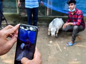 Demi Foto Bareng Rani yang Putih Mulus, Warga Bangladesh Terobos Lockdown Demi Foto Bareng Rani yang Putih Mulus, Warga Bangladesh Terobos Lockdown