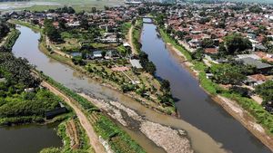 Prihatin, Melihat Kotornya Sungai Citarum dan Bersihnya Sungai Citarik