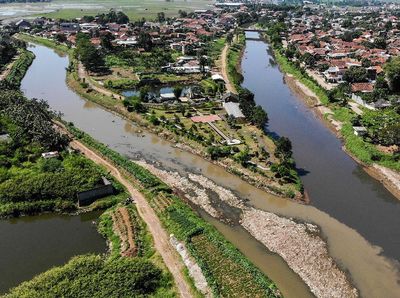Prihatin, Melihat Kotornya Sungai Citarum dan Bersihnya Sungai Citarik