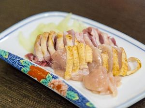 Baru! Sashimi Ayam Tersedia di Vending Machine