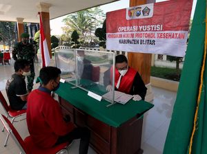 Pelanggar PPKM Daruat Jalani Sidang Ditempat