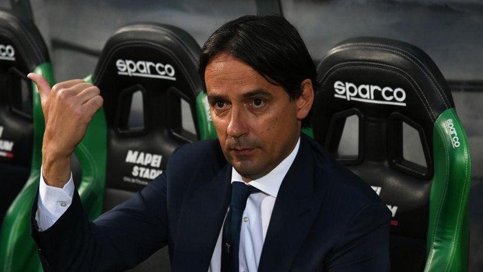 REGGIO NELLEMILIA, ITALY - MAY 23: Simone Inzaghi, Head Coach of S.S. Lazio reacts prior to the Serie A match between US Sassuolo and SS Lazio at Mapei Stadium - Citta del Tricolore on May 23, 2021 in Reggio nellEmilia, Italy. Sporting stadiums around Italy remain under strict restrictions due to the Coronavirus Pandemic as Government social distancing laws prohibit fans inside venues resulting in games being played behind closed doors.  (Photo by Alessandro Sabattini/Getty Images)