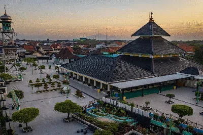 Suasana PPKM di Demak dan Makassar