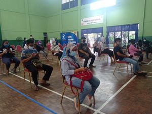 Suasana Vaksinasi di Gelanggang Remaja Pesanggrahan Suasana Vaksinasi di Gelanggang Remaja Pesanggrahan