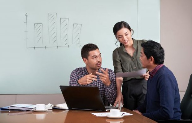 Team Collaborating (Pict : Freepik.com/pressfoto)