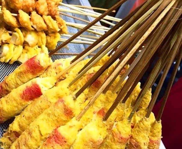 Telur Gulung: Jajanan snack 90an/ sumber: bukalapak.com Telur Gulung: Jajanan snack 90an